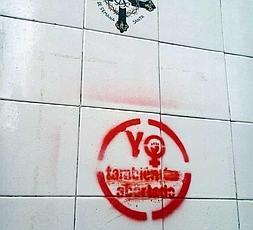 Pintada en la Agrupación de Cofradías. :: Eduardo Nieto/