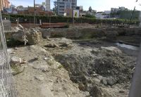 ¿MURALLA O ASTILLERO?. Excavación realizada en la avenida de La Marina, en Algeciras. / GARCÍA TÉLLEZ/