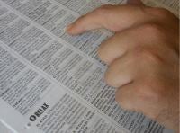 OFERTAS. La asociación ha contactado con todos los chicos que se anuncian en periódicos. / SUR/