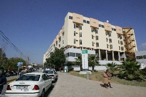 EL RECINTO. Las obras en el hospital se mantendrán aún durante tres años. / ARCHIVO/