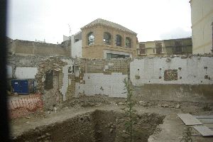 TERRENOS. El torreón, ya recuperado, y el solar. / EDUARDO NIETO/