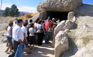 INTERÉS. Según datos del Observatorio Turístico de 2007, los dólmenes tuvieron 87.409 entradas el año pasado. / ANTONIO FUENTES/