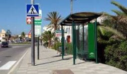La nueva parada en esa zona de San Roque ya está en uso./ SUR/