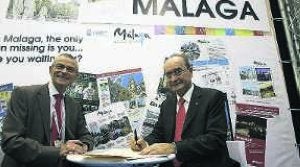 De la Torre con el representante de British Airways Holidays./ S. SALAS/