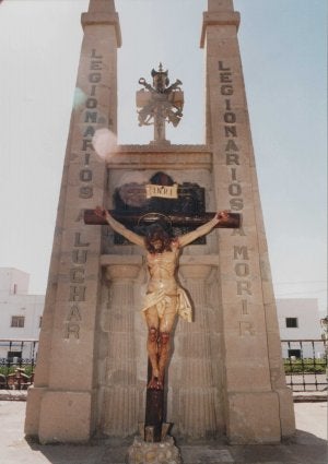 El patio de armas de La Legión conserva una de las placas. ::SUR/
