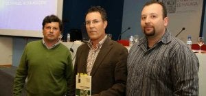 Morales Lomas, entre Rafael Ávila y Eduardo Vila, ayer durante la presentación del ensayo en el Ateneo. ::
ÁLVARO CABRERA/