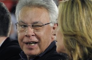 El expresidente del Gobierno guiña un ojo la actual ministra en un acto del partido. :: SUR/