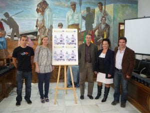La concejala de Deportes, Lydia Montes, y el alcalde, Francisco Salado, ayer en la presentación. ::
E. CABEZAS/