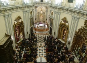 Aspecto del interior del templo durante la celebración ayer. : : Eduardo Nieto/