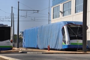 Los trenes parados permanecen precintados para retrasar su deterioro. ::
A. P./