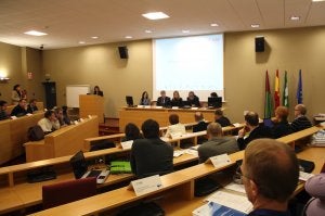 La delegada reunió a los participantes en el proyecto. ::
SUR/