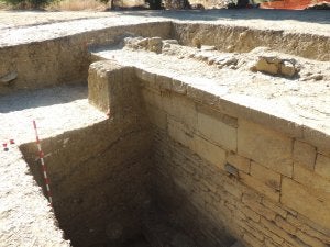 Imagen de la muralla hallada en la excavación. ::
SUR/