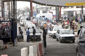 Paso fronterizo de Beni-Enzar entre Marruecos y Melilla. ::
EFE/