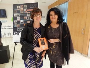 Josefa Álvarez y Aurora Luque presentaron ayer el estudio sobre la obra de la poeta. ::
FERNANDO GONZÁLEZ/