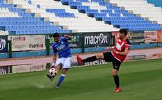 El filial tuvo que jugar con la segunda camiseta del Melilla, porque el árbitro no le dejó que lo hiciera de blanquiazul o de negro/OPTA