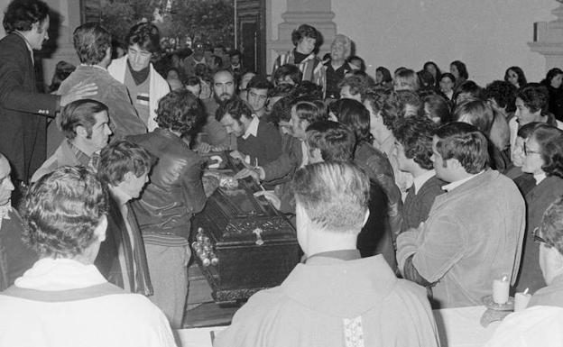 Más imágenes del funeral. 