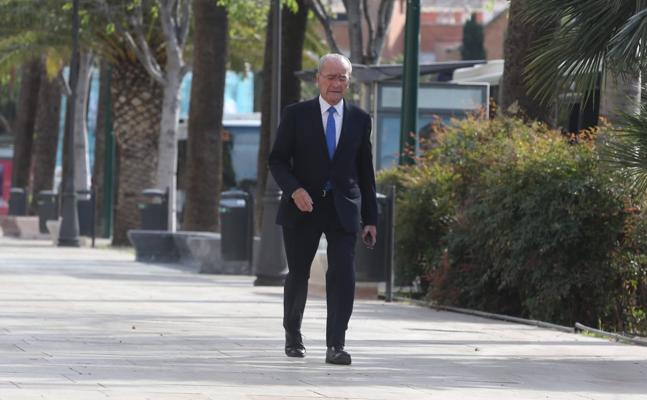 De la Torre en una imagen de archivo en el Paseo del Parque al comienzo el estado de alarma./Salvador Salas