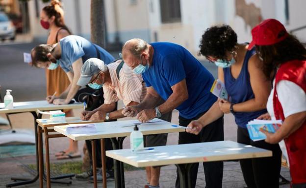 Pruebas PCR para detectar positivos en Terrassa (Barcelona). /Efe