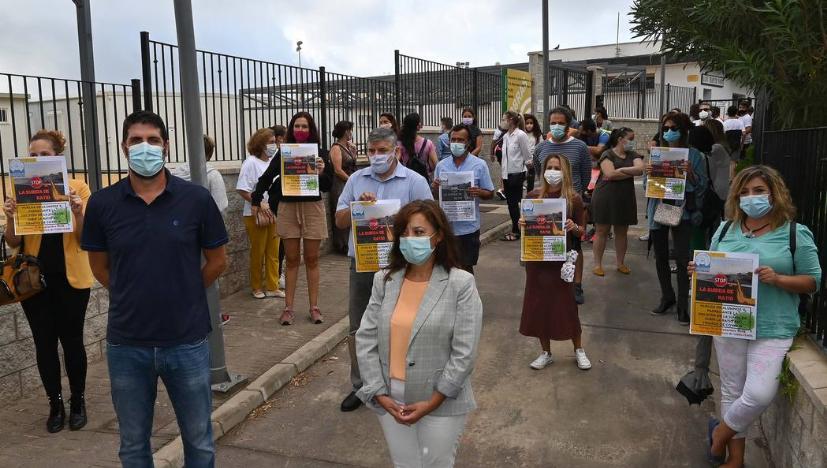 Protesta por la subida de la ratio en los barracones del nuevo instituto de Marbella 1 Protesta por la subida de la ratio en los barracones del nuevo instituto de Marbella 1