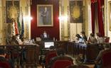 El Salón de Plenos volvió a acoger una reunión presencial. a. j. guerrero/