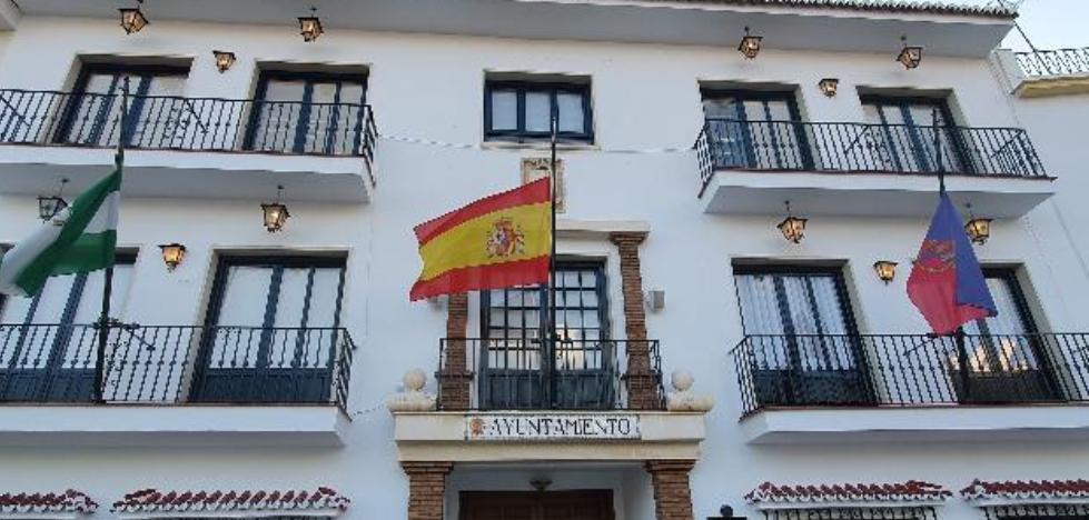 El PSOE acusa al alcalde de Torrox de «despilfarrar recursos públicos» y de «olvidarse de ayudar a los que peor lo están pasando» 2 El PSOE acusa al alcalde de Torrox de «despilfarrar recursos públicos» y de «olvidarse de ayudar a los que peor lo están pasando» 2