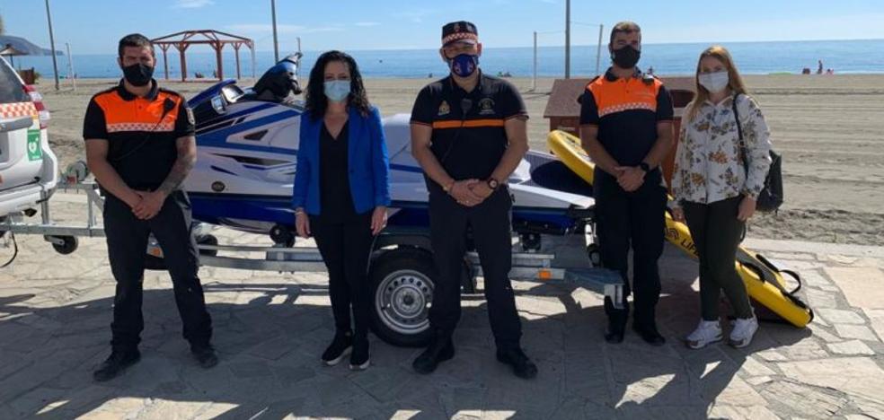 Nerja estrena una moto de agua para el salvamento en las playas 2 Nerja estrena una moto de agua para el salvamento en las playas 2