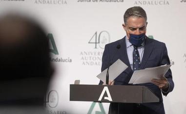 Los consejeros de Empleo, Presidencia y Transformación Económica, ayer en rueda de prensa./EFE