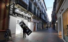 Cierre de comercios en Málaga por las restricciones horarias/Salvador Salas