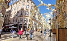 Imagen de calle Larios con el alumbrado navideño de este año./Salvador Salas