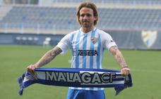 Aarón, durante su presentación oficial con el Málaga en el pasado marzo./SUR