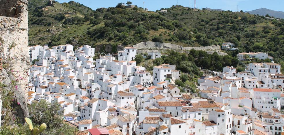 Escapadas Málaga: el pueblo que descansa entre el Mediterráneo y la Serranía | Diario Sur