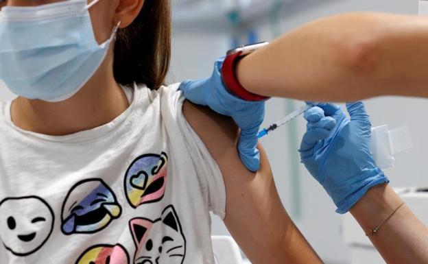 Andalucía reporta 8.353 contagios, 28 muertos y su incidencia baja 77 puntos hasta los 1.168