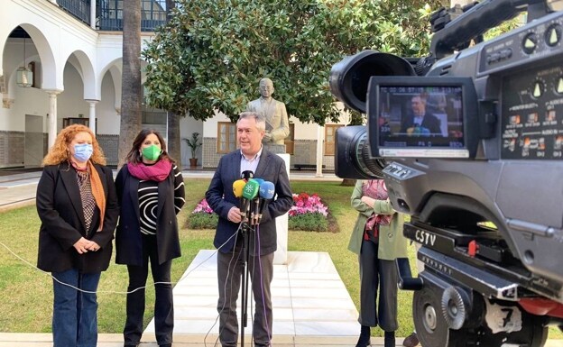 Espadas, en el Parlamento de Andalucía.