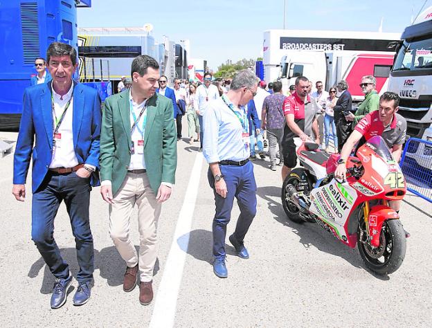 Marín, Moreno y Bendodo en el Gran Premio de Motociclismo de Jerez.  episodio