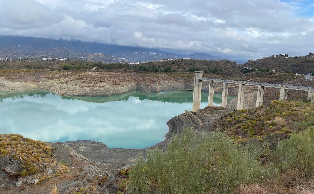 La Axarquía afronta el verano con la menor dotación para riego de su  historia | Diario Sur