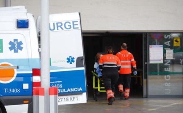 Andalucía suma 5.103 contagios de Covid, 52 muertos y baja su tasa a 467