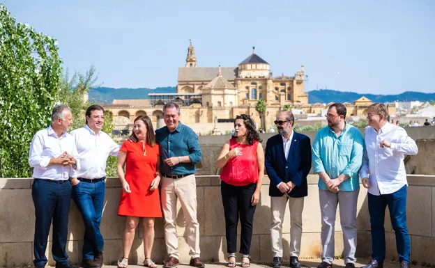 Torres, Fernández Vara, Armengol, Espadas, Andreu, Lambán, Barbón y Puig, esta mañana en el Puente Romano de Córdoba.