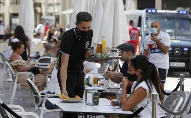 Salarios. Un trabajador andaluz gana de media casi 8.000 euros al año menos que un vasco