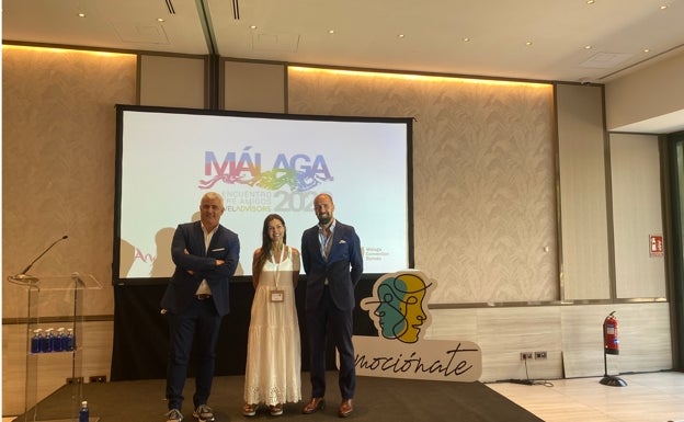 Directivos, tras darse a conocer que la sede de la convención será Málaga. /SUR