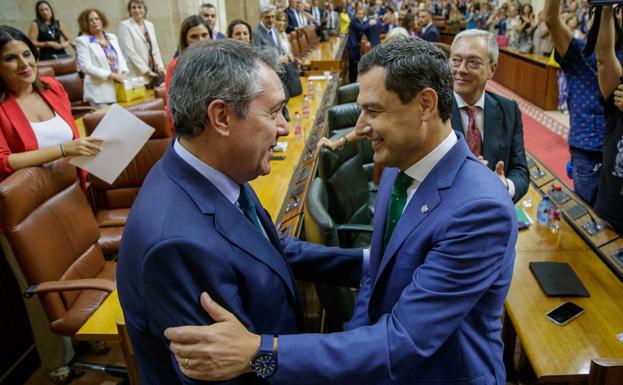 decencia.  Moreno recibe felicitaciones del líder opositor Juan Espadas. 