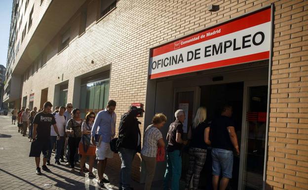 El empleo se tambalea en agosto con casi 190.000 afiliados menos