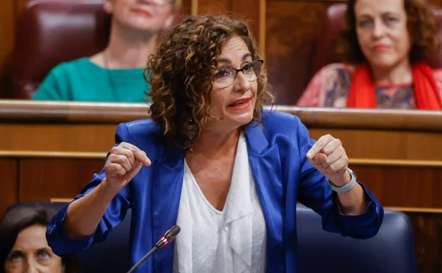 La ministra de Hacienda, María Jesús Montero, se encuentra este miércoles en la sesión de control del Gobierno en el Congreso 