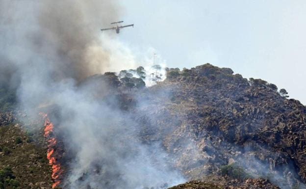 Actuación de Infoca durante el incendio en Sierra Bermeja